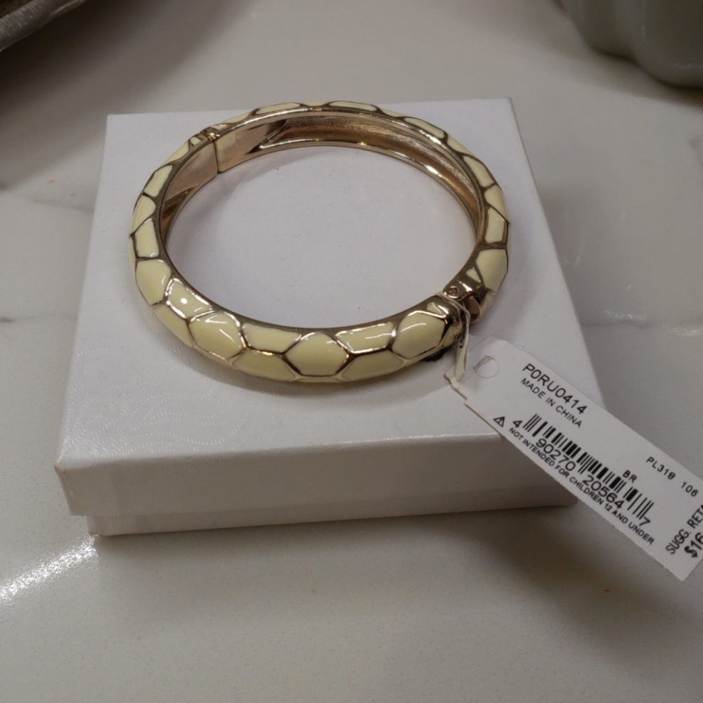 Ivory and gold bangal